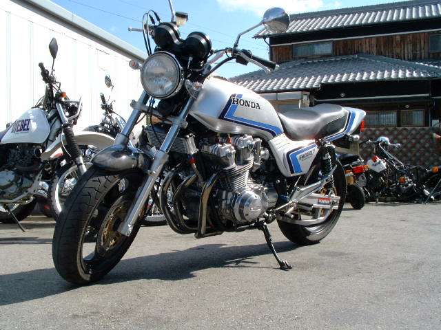 バイク屋パドック カスタム レストアマシン ｃｂ７５０ｆ